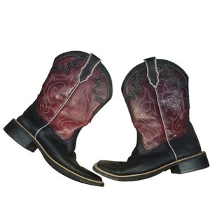 Stylish Black and Red Arait Boots